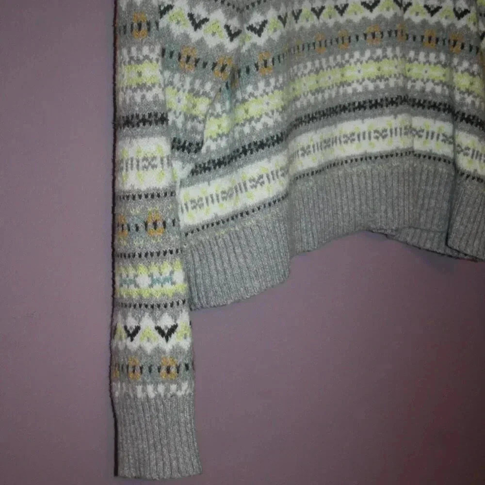 American Eagle Striped Crew Neck Sweater Size Medium - Picture 9 of 11